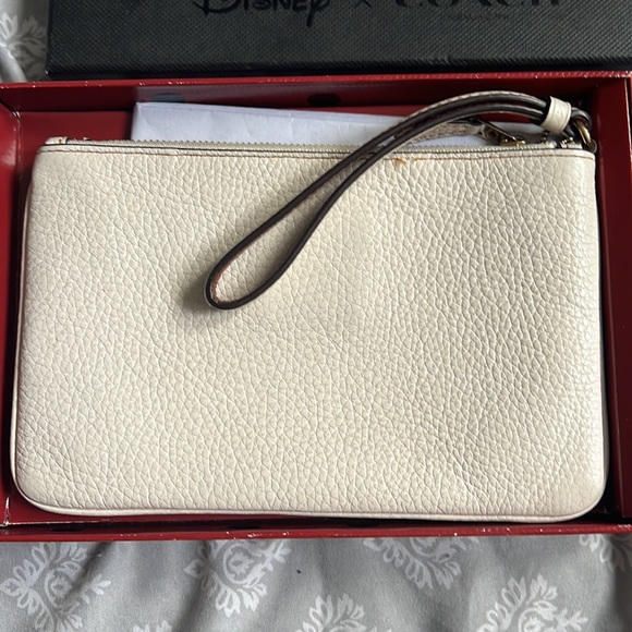 Disney x Coach Minnie Mouse Wristlet - Picture 3 of 9